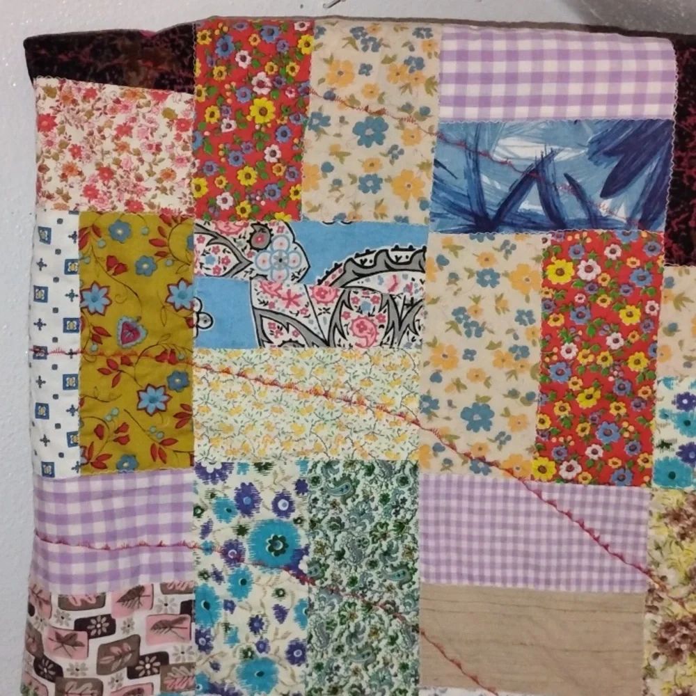 Vintage Round Handmade Patchwork Fringe Quilt Throw/Tablecloth/ Decor 72x72 - Picture 4 of 9